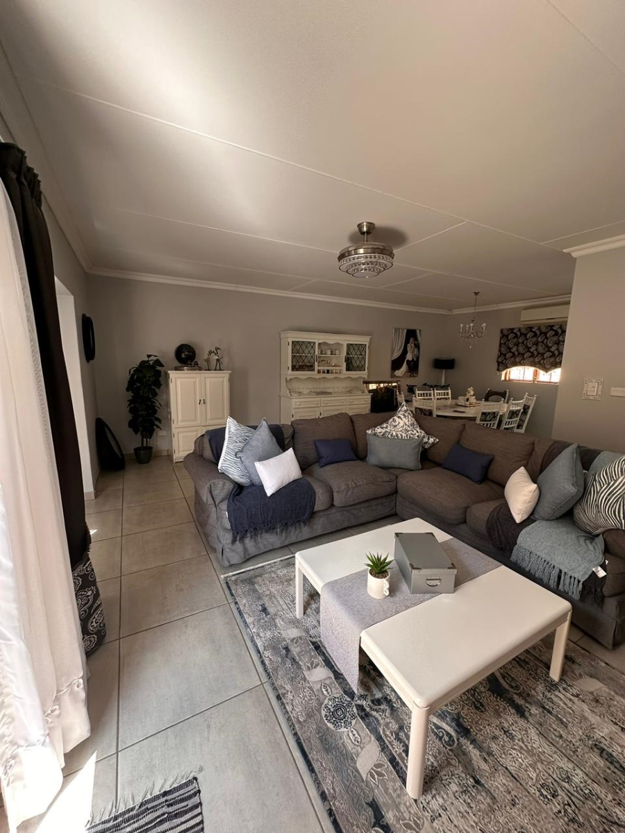 To Let 3 Bedroom Property for Rent in Flamwood North West